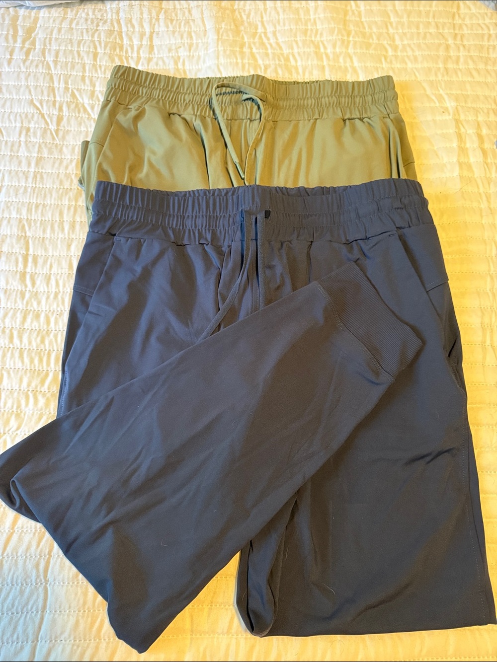 Women’s members mark travel jogger, size large. Navy and olive green